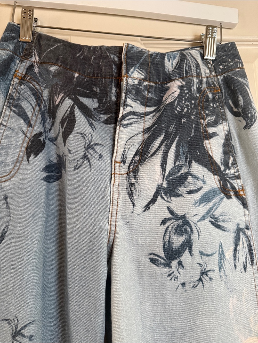 Pilcro Blue Floral Wide-Leg Cropped Jeans - Picture 4 of 11